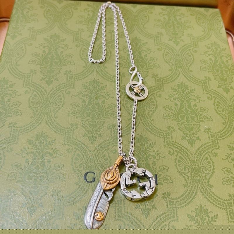 G*u*i necklaces